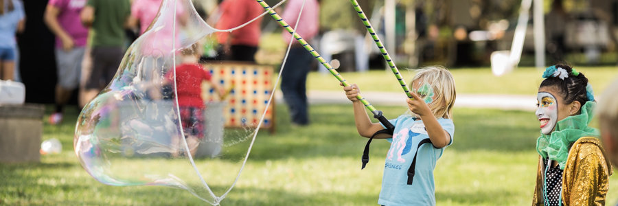 Bubble Artist, Interactive Circus, Performer, Kaci, Imagine Circus, Photo by Becca's Pic