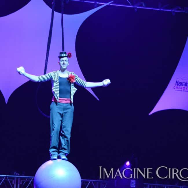 Rolling Globe, Harrah's Casino, Cherokee, NC, Imagine Circus, Adam, Photo by Susan Dipert Scott