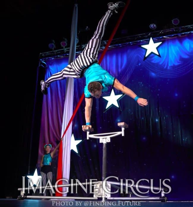 Acrobat, Hand Balancer, Rocco, Cirque Celebration, Stage Show, Imagine Circus Performer, Photo by Finding Future