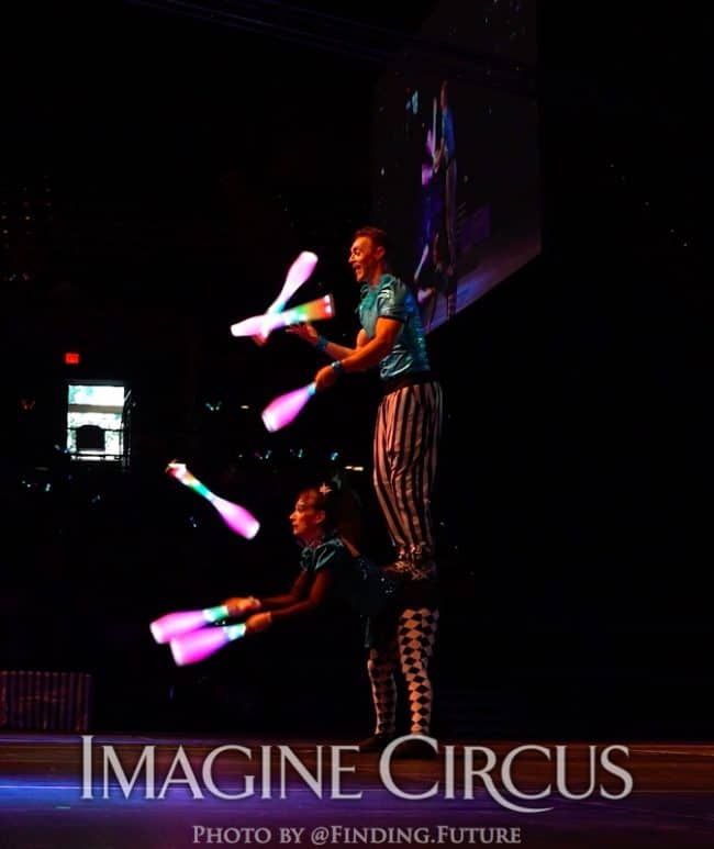 Juggling, Duo LED Jugging, Rocco, Lucy, Cirque Celebration, Stage Show, Imagine Circus Performer, Photo by Finding Future